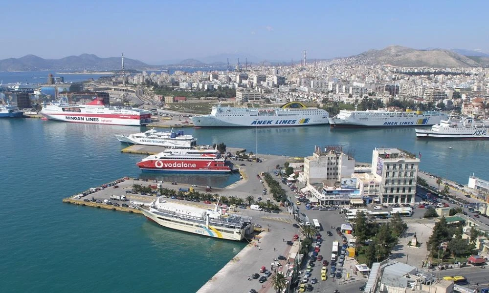 Πανικός σε πλοίο στο λιμάνι του Πειραιά: 74χρονος εντοπίστηκε νεκρός